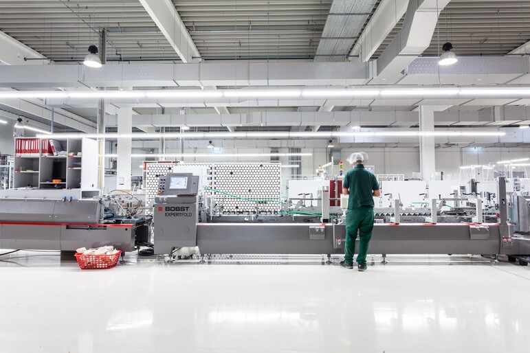 Production hall with employees