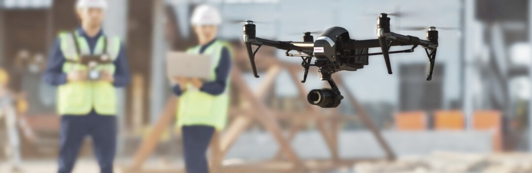 Drone on a construction site with Dussmann employees 