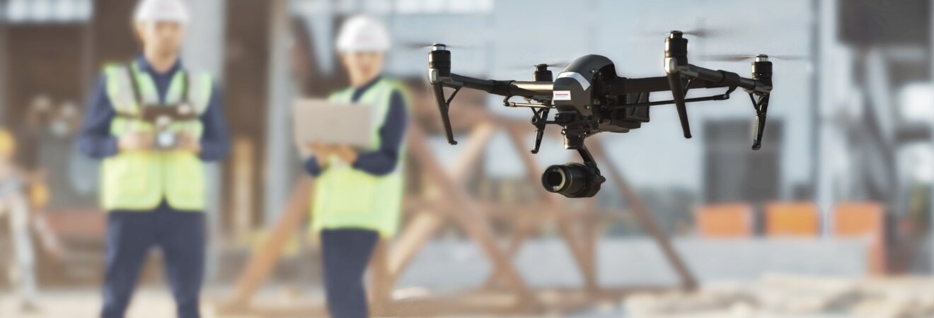 Drone on a construction site with Dussmann employees 