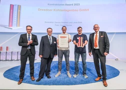 DKA employees receive BASF award on a stage