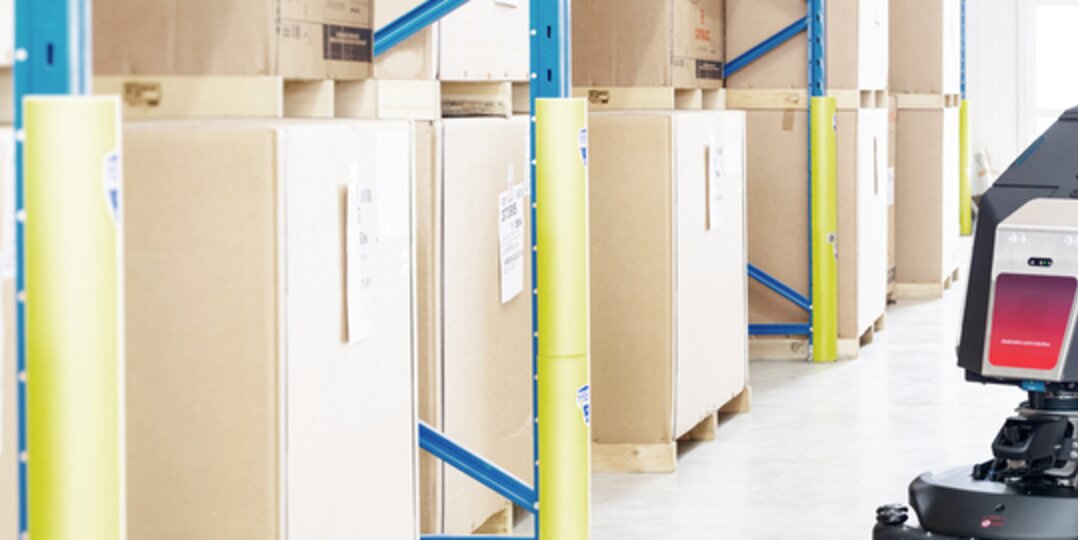 A robot from Dussmann in a warehouse.